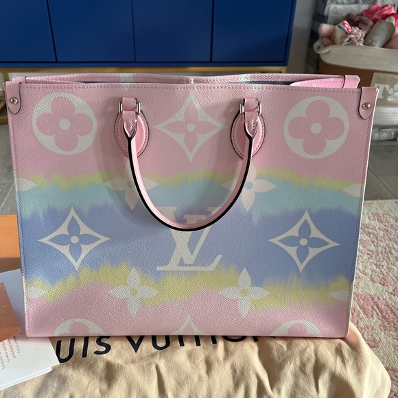 Louis Vuitton OnTheGo GM Monogram Escale Pastel - Picture 12 of 15